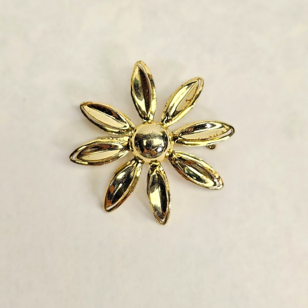 Vintage Goldtone Flower Brooch